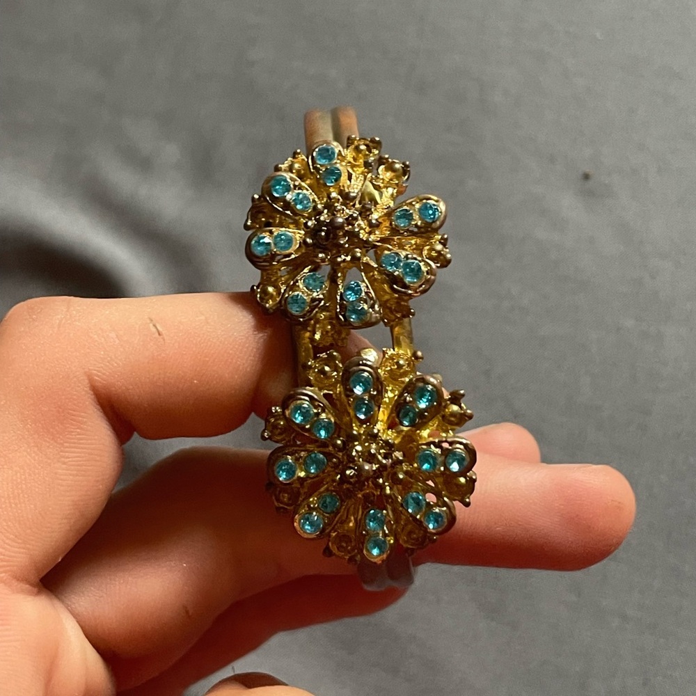 Flower bracelet